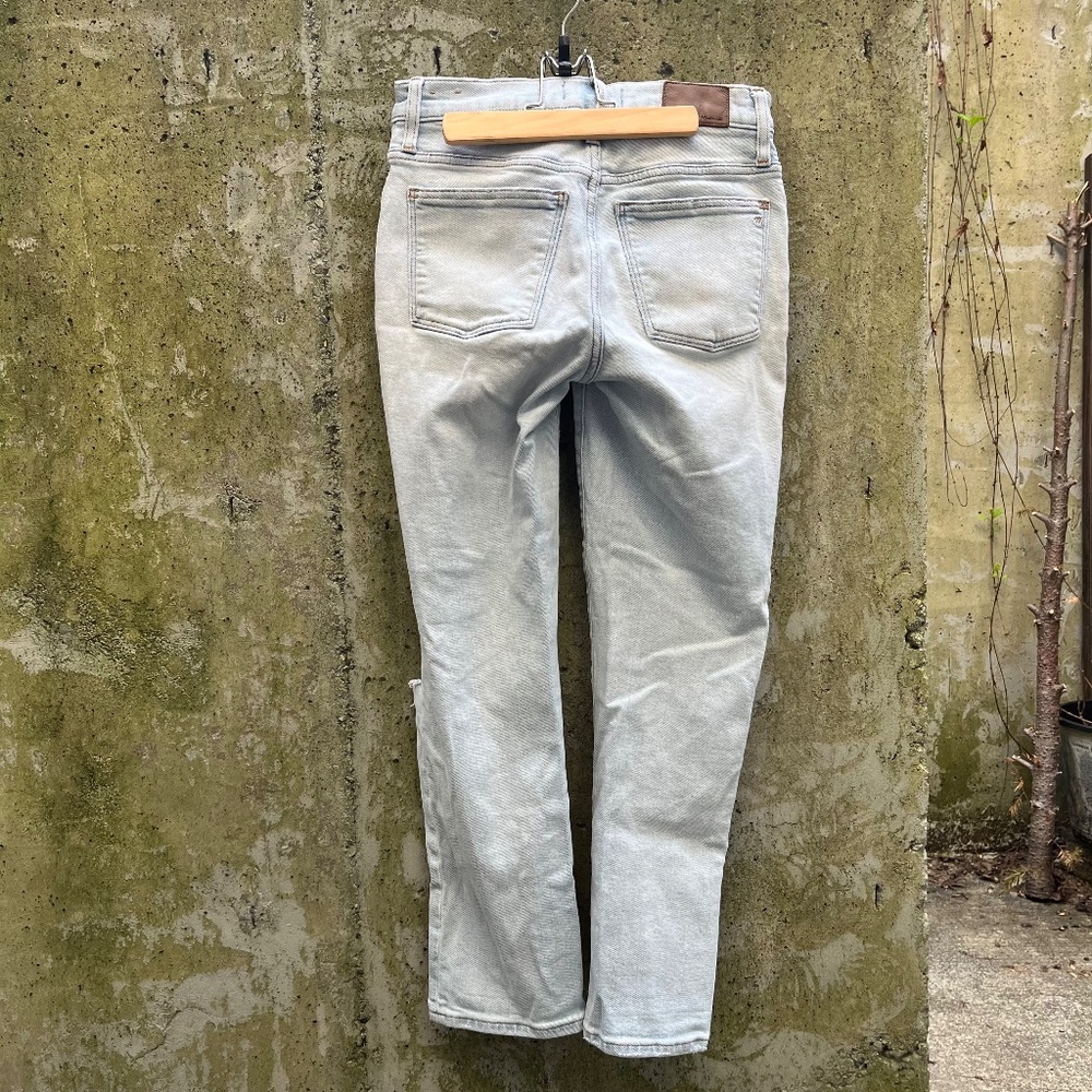 ✨3 for $50✨Madewell Mid-Rise Classic Straight Jeans, Knee-Rip, 25 - Picture 9 of 17